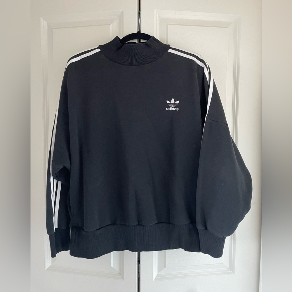 Adidas mockneck sweatshirt in black - with Pockets!